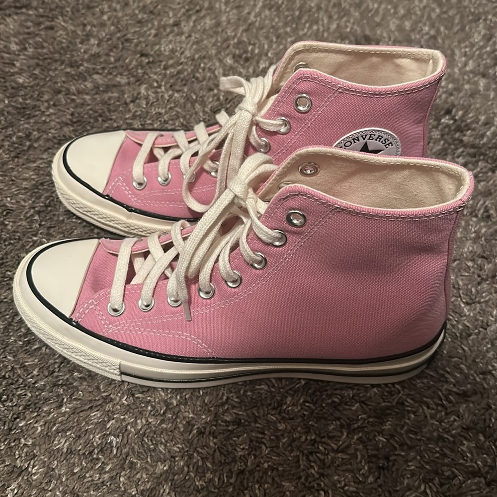 Pink Converse - Picture 2 of 4